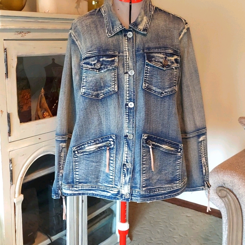 Woman's fringed Jean jacket